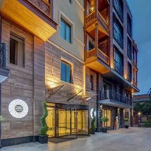 https://sole-palace.alltbilisihotels.com