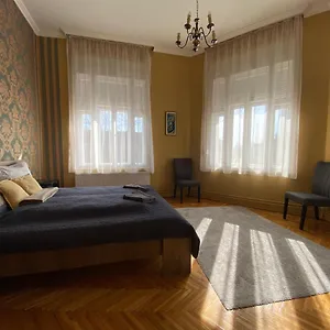 https://ambrzia-apartman.egerhotels.net