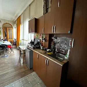https://rainbow-hostel.alltbilisihotels.com